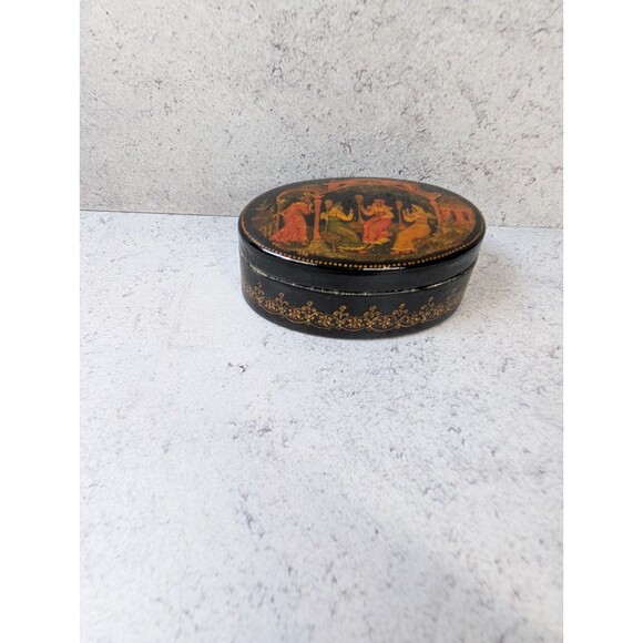 Signed Palekh Russian Lacquer Box w/ Certificate – “Maidens” by Kononova – 1992 - Picture 3 of 9